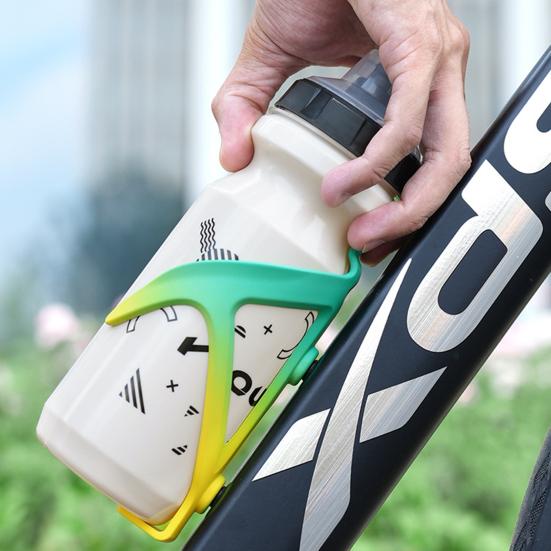 630ML láhev na vodu na kolo Velkokapacitní Přenosná Lehká Outdoor Cestování Sport Cyklistika Silniční Horské kolo Stlačovací láhev na pití