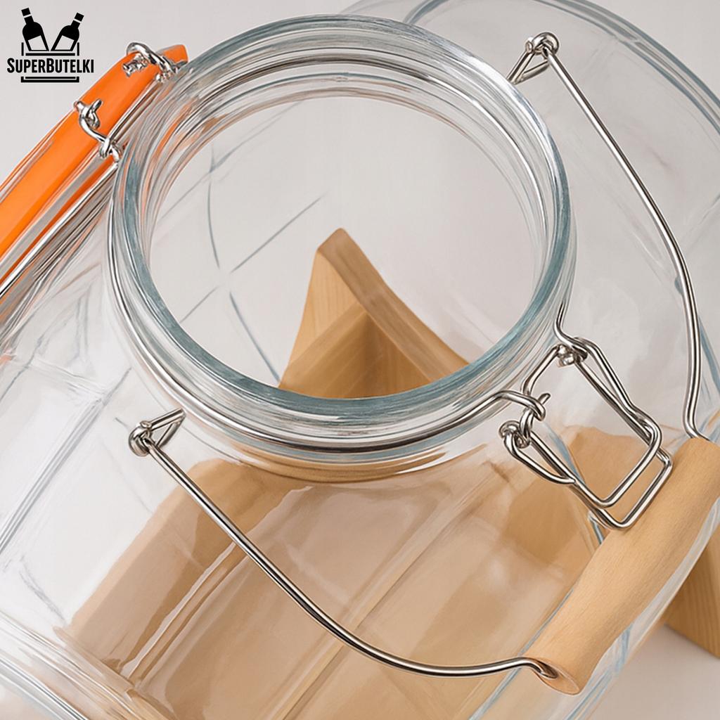 8 L Glass Barrel In a Box with a Tap, Handle and Mechanical Closure On a Wooden Stand