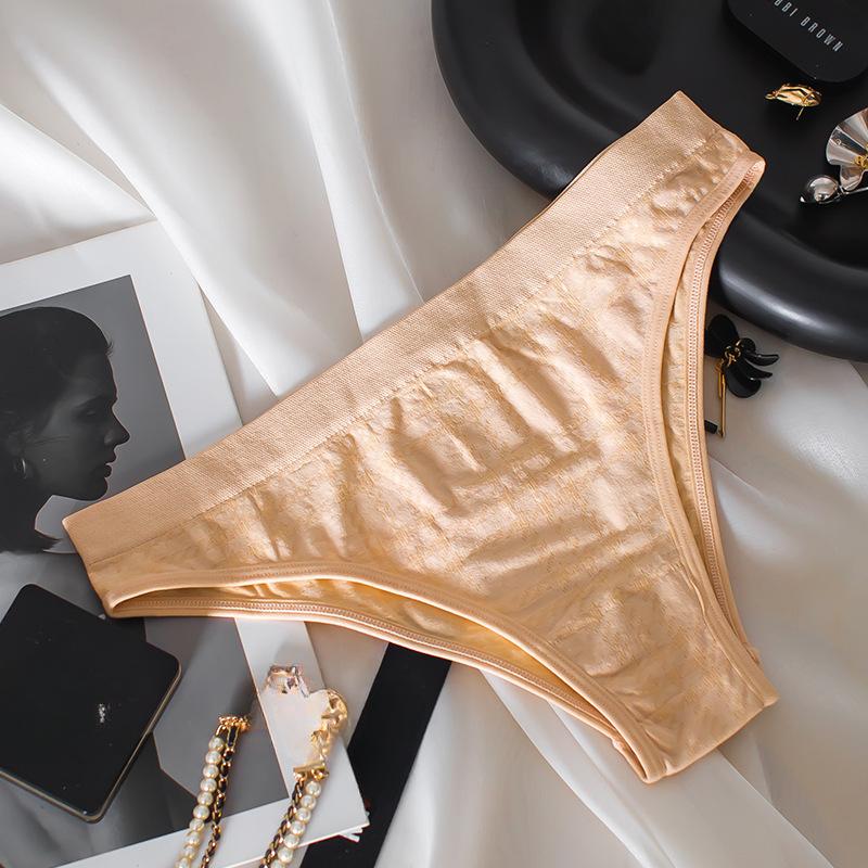 Large Seamless Underwear for Women Breathable Skin Friendly Comfortable Low Waist Briefs Sports Fitness No Trace High Slit Triangle Panties