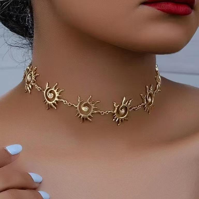 Neue ethnische Stil gezwirnte Sonnenblumen-Totem-Halskette Damen Retro einfach Sonne Punk Halskette Schmuck