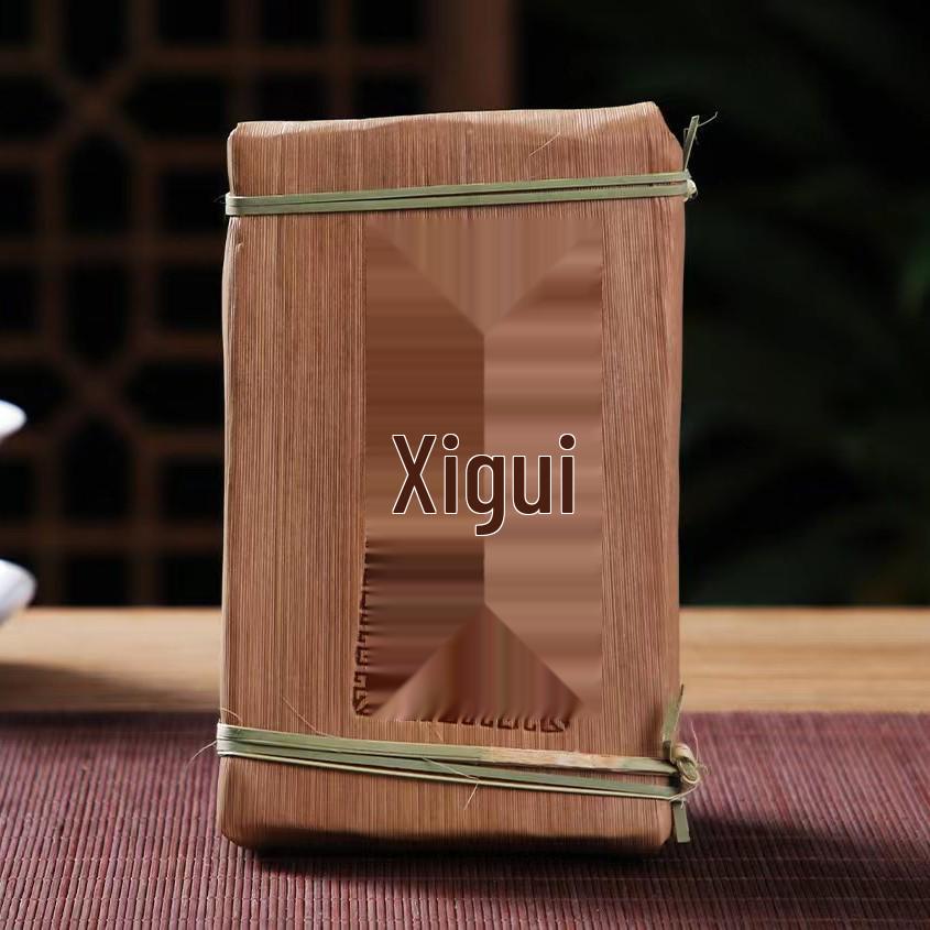 2022 Lincang Yiwu Mountain Arbor Raw Pu'er Tea Cake 250g