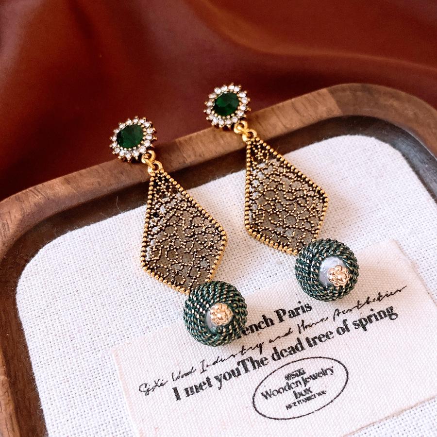 

Серьги-пусеты с подвеской в виде бриллианта, ретро, легкая роскошь, темпераментные, нишевые