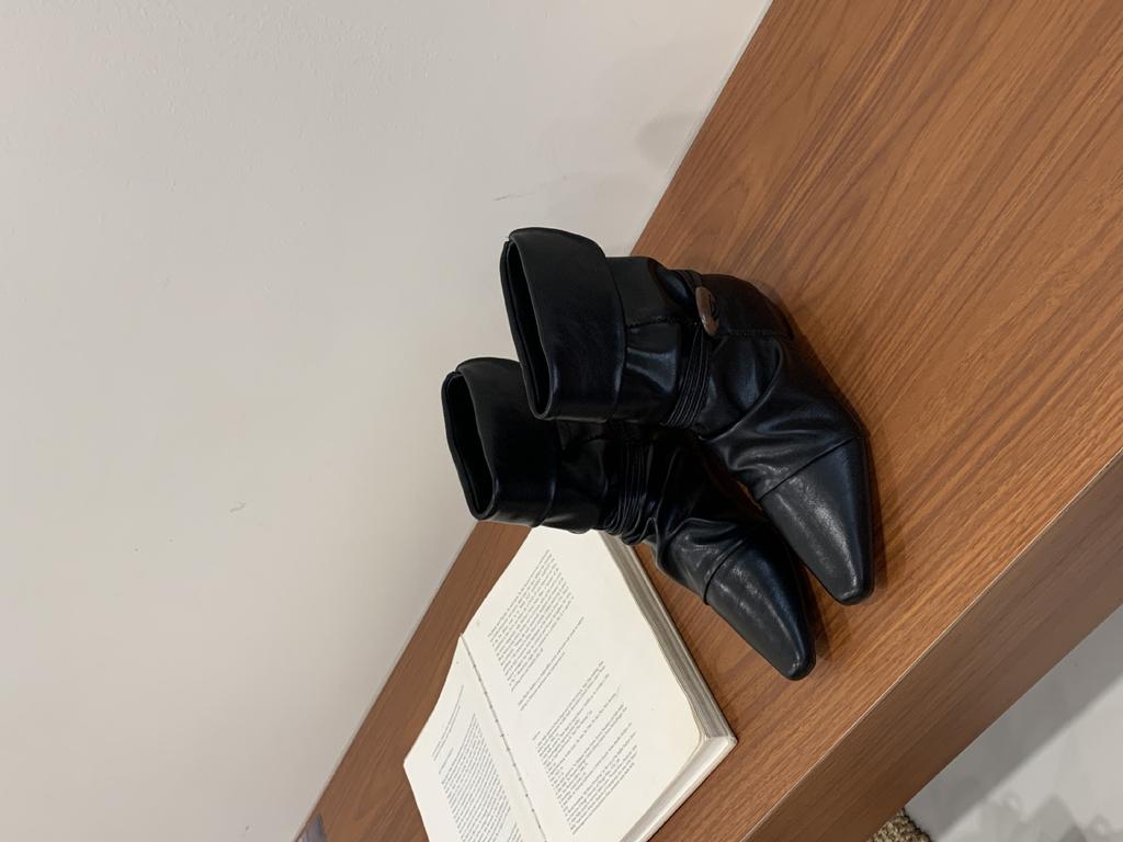 Hohe Version 2025 neu retro Nische spitzes Design spitze Stiefel Stiefeletten flache Sohle mittelhohe Stiefel Damen