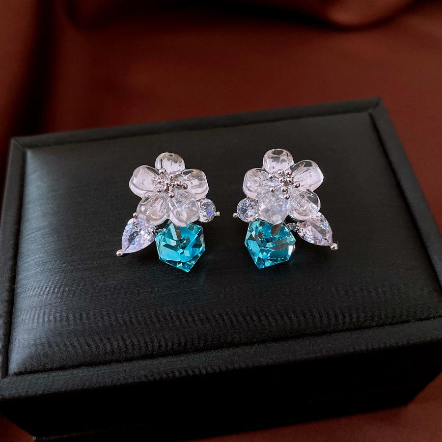 

Винтажные ретро серьги-пусеты Серебряная игла - Элегантные, универсальные, высококлассные серьги в придворном стиле.