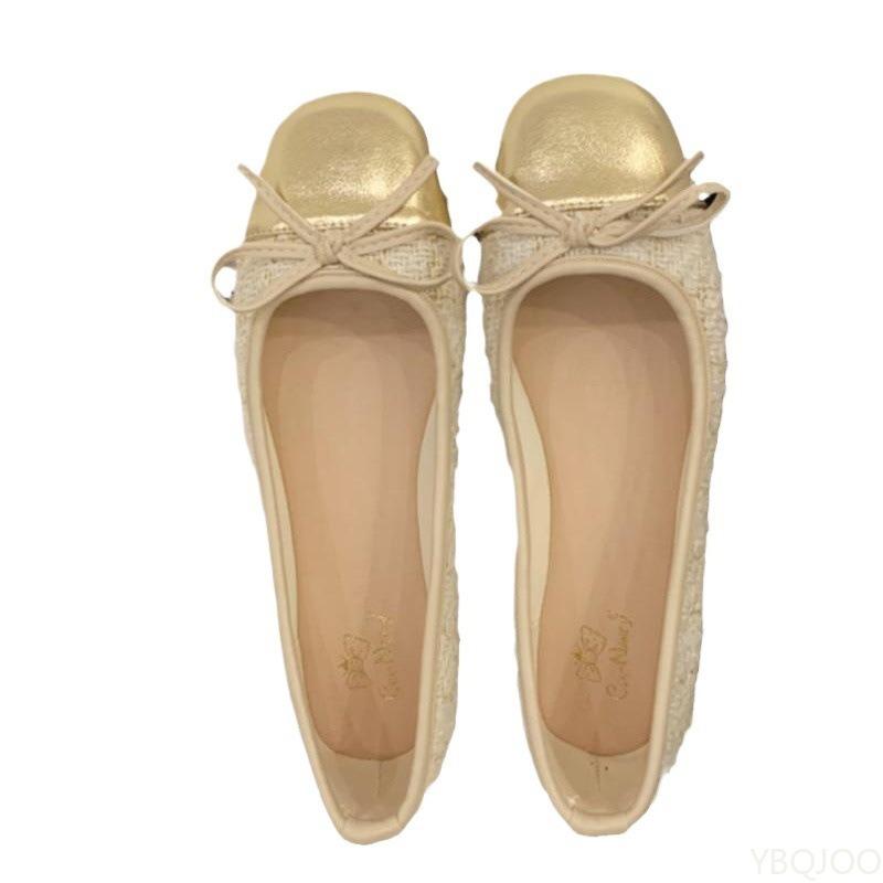 Elegante, schlichte Ballerinas mit Schmetterlingsmotiv, Schleife und eckiger Spitze, bequeme und lässige Damenschuhe mit weicher Sohle – ein neues, modisches und vielseitiges Modell.