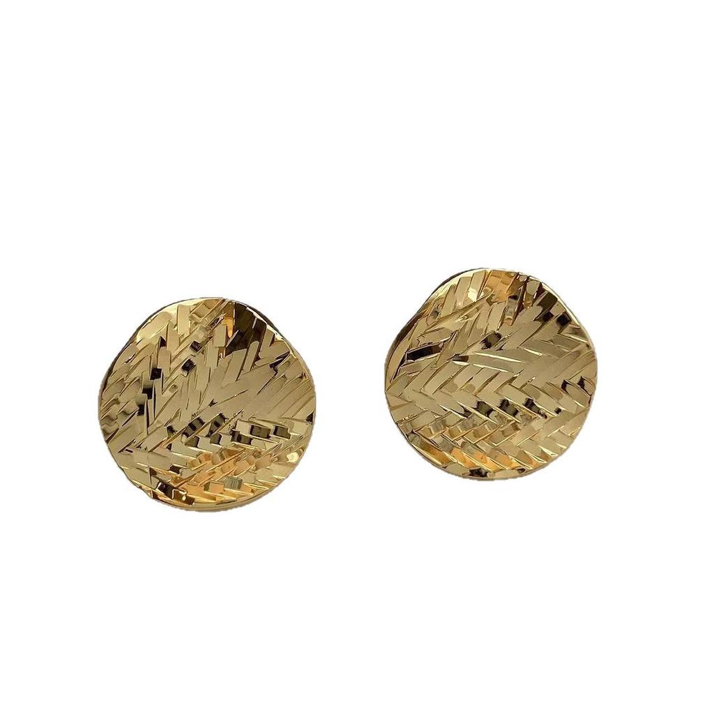 High-End European & American Geometric Ear Cuffs: Elegant, Versatile Stud Earrings with Light Luxury and Unique Design.