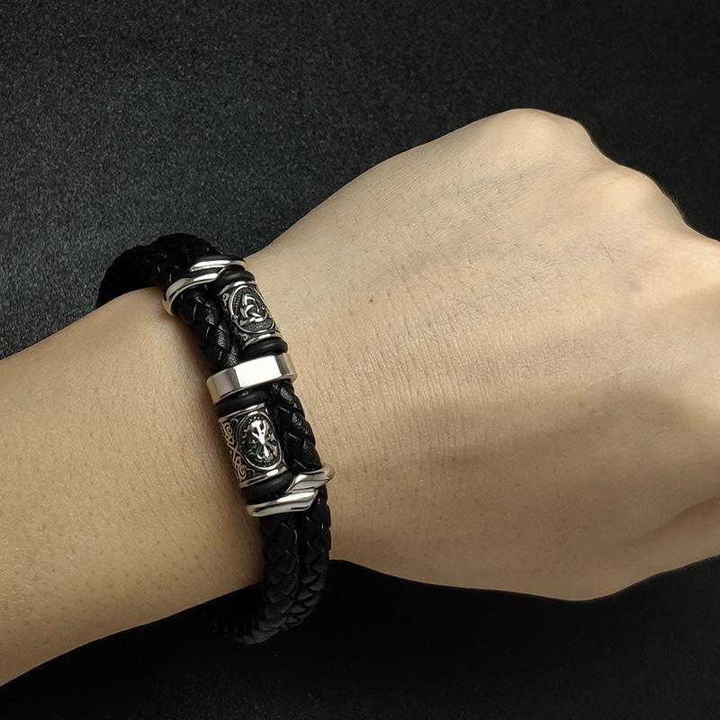 Bracciale Vikingo Fatto a Mano in Pelle e Acciaio Inossidabile per Uomo Accessorio di Moda