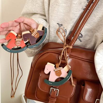 Schlüsselanhänger Anhänger Pferdeform Geflochtenes Seil Verstellbare Länge Schlüsselkette mit Kunstleder Metallhaken Dekorative Geschenkaccessoire