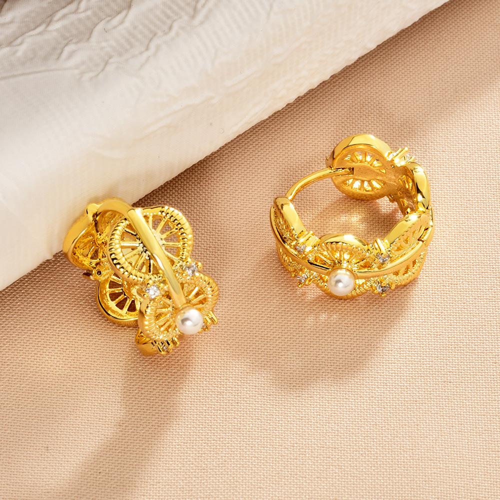 

European Vintage Hollow Lace Pearl Hoop Earrings Gold Plated Zircon Ear Buckles for Women