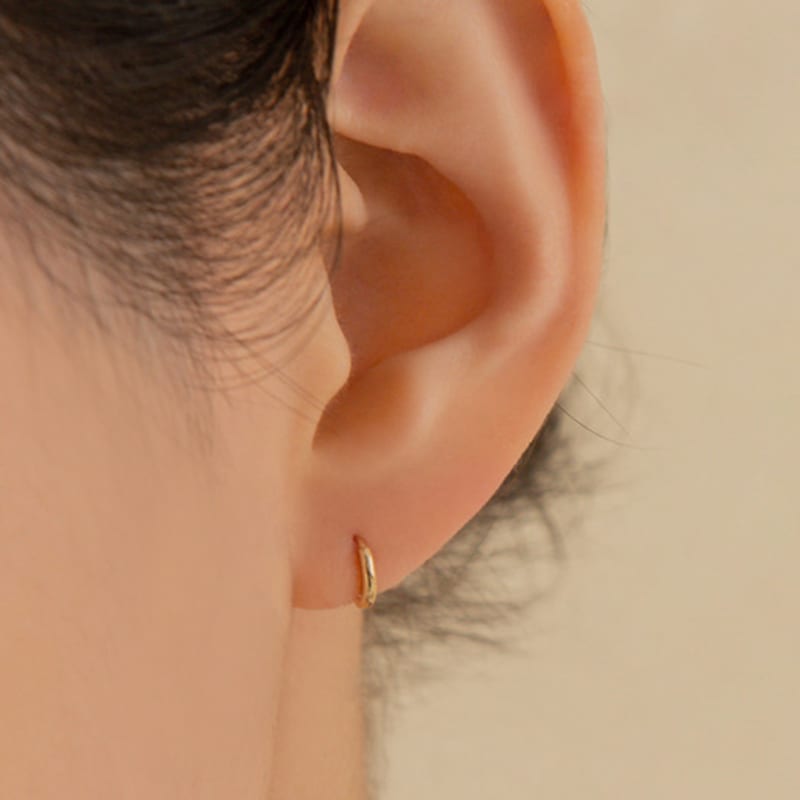 LUNNE 14k Einfache Runde One-Touch Ringohrringe (14 Karat Gold) A01