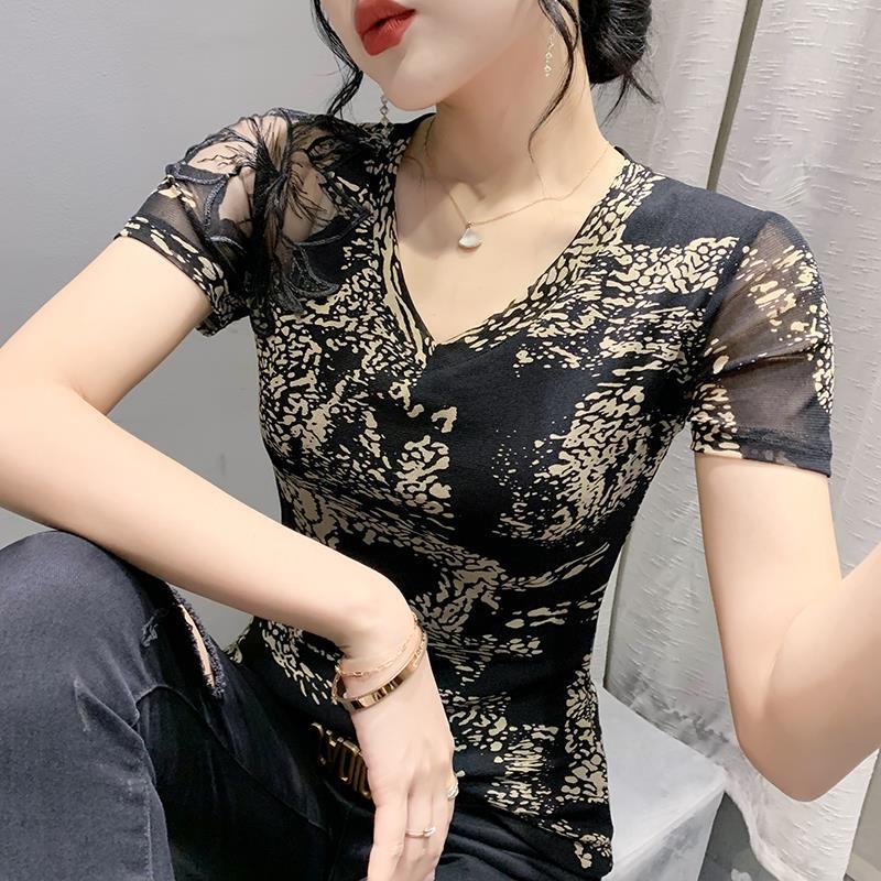 

2024 Европейская приталенная блузка с V-образным вырезом, кружевной вставкой, сетчатыми короткими рукавами M хаки