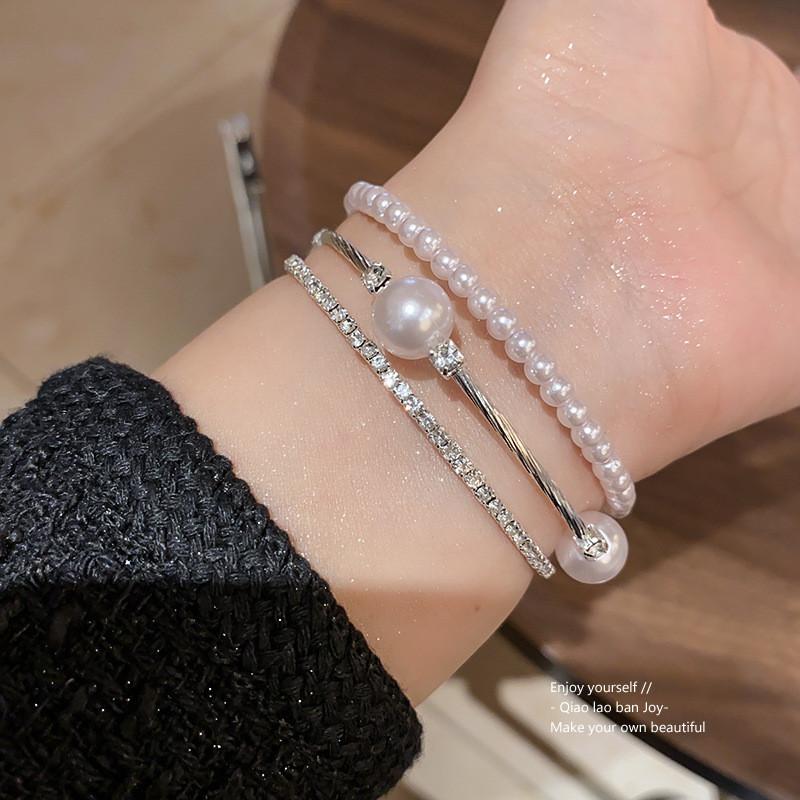 French Pearl Bracelet With Rhinestone Embellishments For Elegant Fashion Accessories