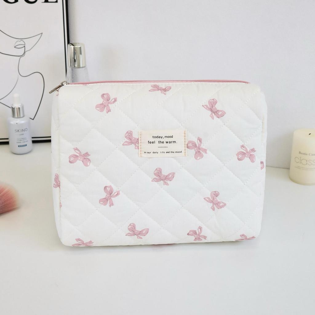Women's Large Capacity Quilted Makeup Bag - Portable, Ultra-Light, Multi-Layer Storage with Niche Design