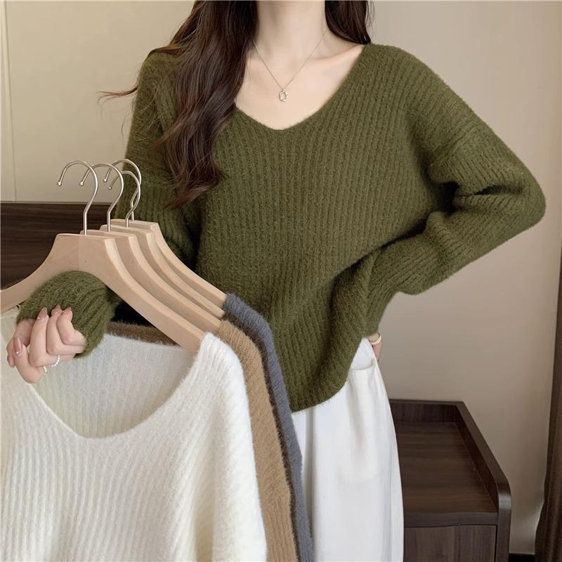 White Women's Retro V-neck Long-sleeve Knit Sweater - Loose, Trendy Autumn/Winter Base Layer
