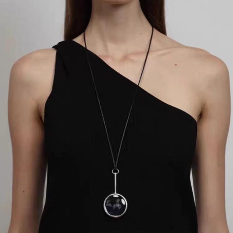 Dámský náhrdelník s přívěskem zvětšovací sklo v blogger stylu na dlouhé kožené šňůrce - Unikátní, luxusní doplněk