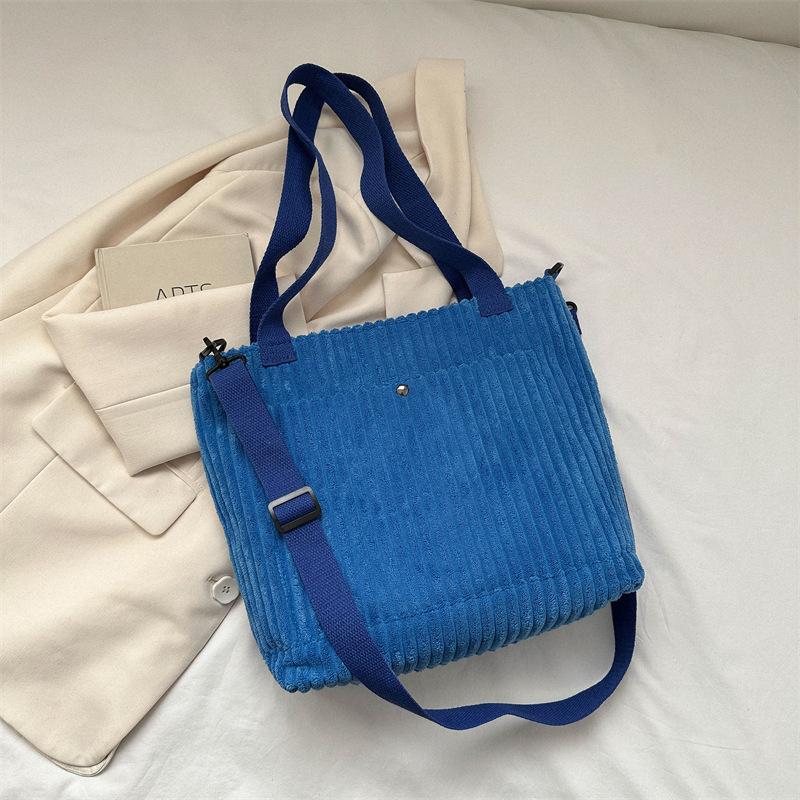 

Простая повседневная портативная сумка большой вместимости женская корейская версия модная сумка-тоут 2025 весна и лето нишевая текстура сумка под мышкой синий