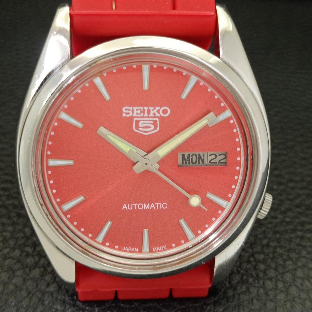 RELÓGIO VINTAGE SEIKO 5 AUTOMÁTICO 7009A JAPONÊS MASCULINO DIAL COR VERMELHA a701578-5 R206b-a701578