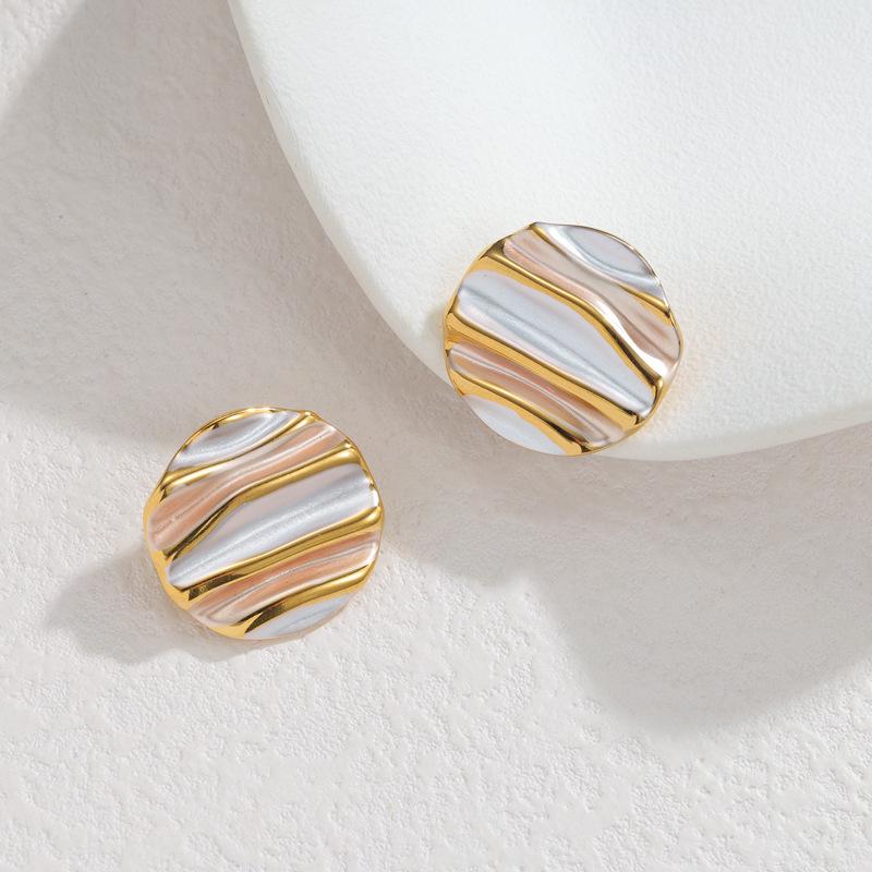 Ins Stainless Steel Irregular Pleated Contrast Color Stud Earrings for Women - Niche Design, Simple Commuting Accessory for Autumn and Winter.