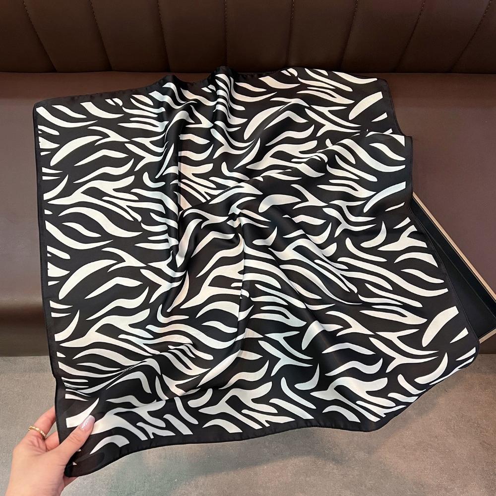 

68cm Zebra Striped Hijab Scarf for Women Polyester Fiber Square Scarf Versatile and Luxurious Sun Protection Shawl Hijab чёрный