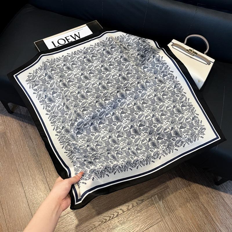 New silk scarf women's fashion versatile high-end small square scarf Korean version neck protection scarf spring and autumn retro scarf binding bag