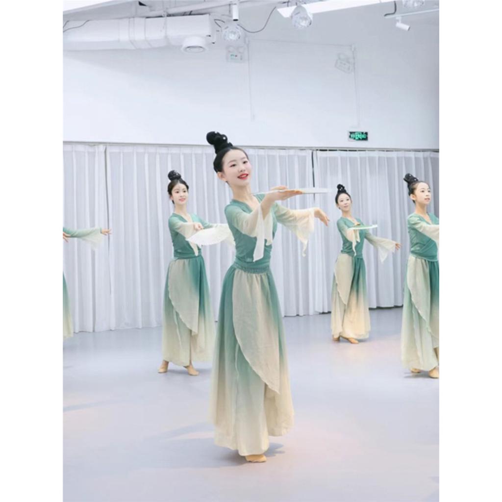 Chinesisches Klassisches Tanzkostüm für Damen, Farbverlauf Grün Weiß Fließendes Chiffon Übungsoutfit Mit Schlagärmeln