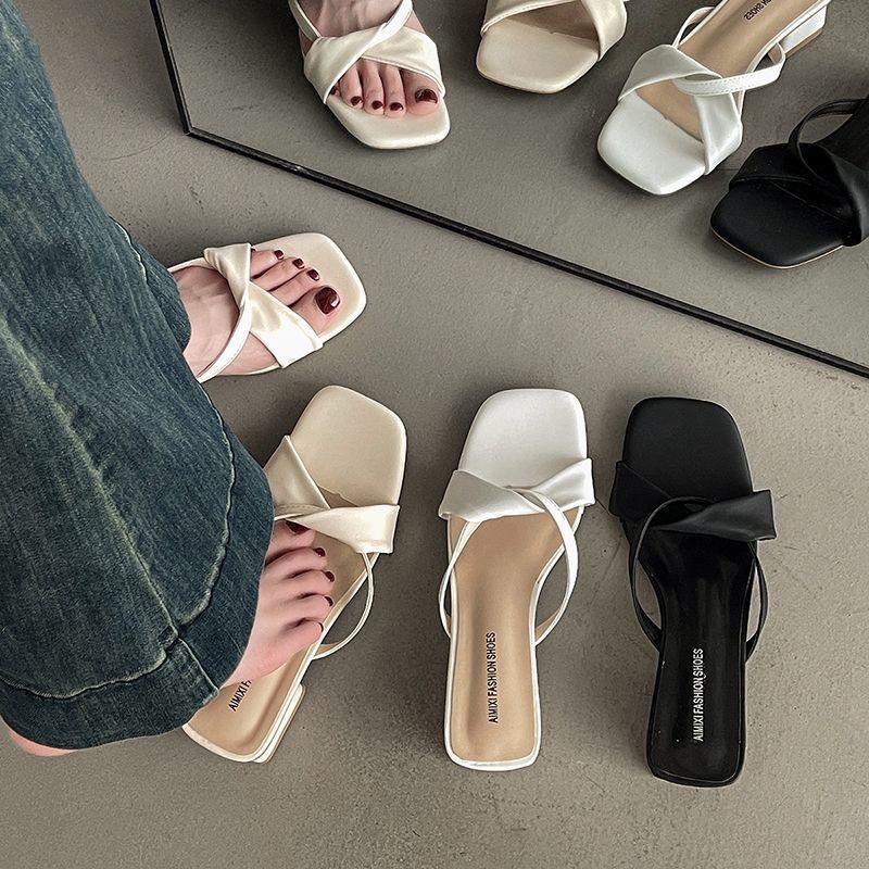Beautiful square head fashion fairy cool slippers wear versatile thick heel simple not tired feet sandals 2025 summer new