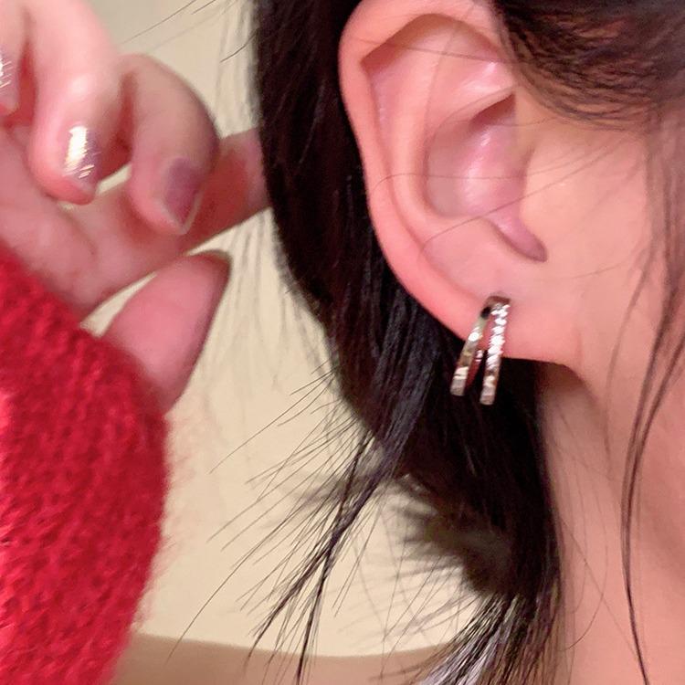 Women's 2024 Unique Stud Earrings & Ear Cuffs - Wear Without Removing for Stylish Comfort