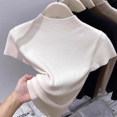 Camiseta de Tricô Macia com Gola Meia-Alta: Feminina de Manga Curta, Corte Justo, Perfeita para Primavera e Outono.