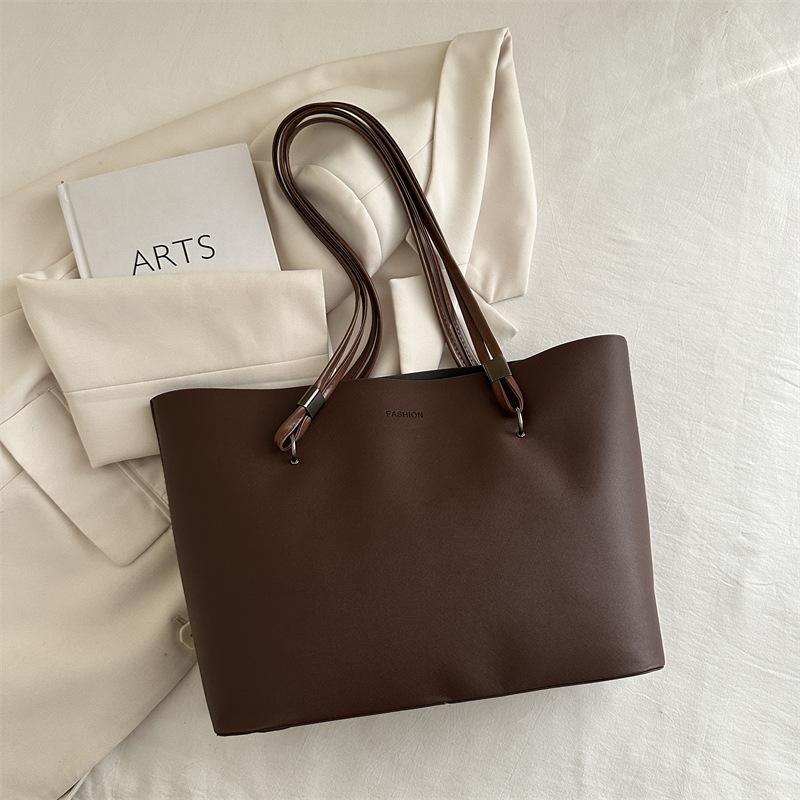 

Big bag shopping bag women s new trendy simple atmosphere shoulder bag texture commuter tote bag niche коричневий