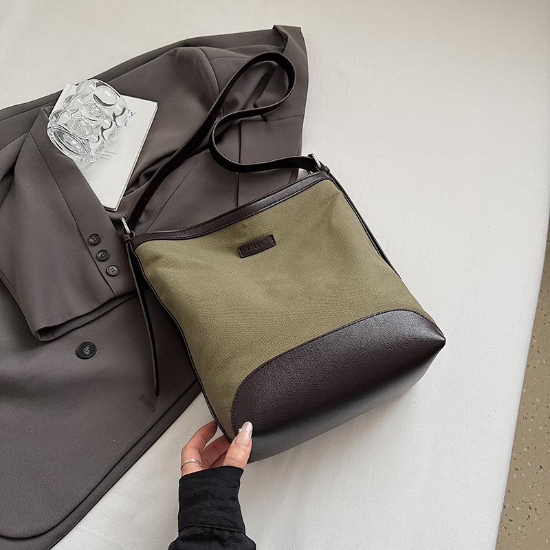

Summer large-capacity underarm bag women s 2025 new large-capacity fashionable bag simple shoulder crossbody bucket bag women армия зеленый