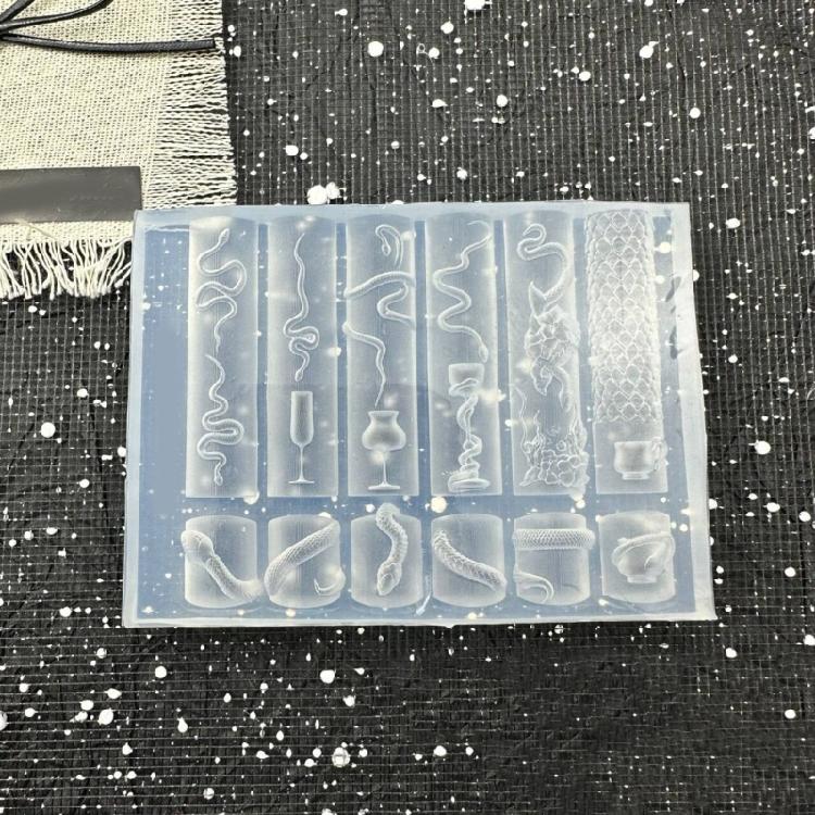 Multi Purpose Serpents Relief Silicone Template Snake Design Nail Mold For Resin Nail Charms And Craft Decorations