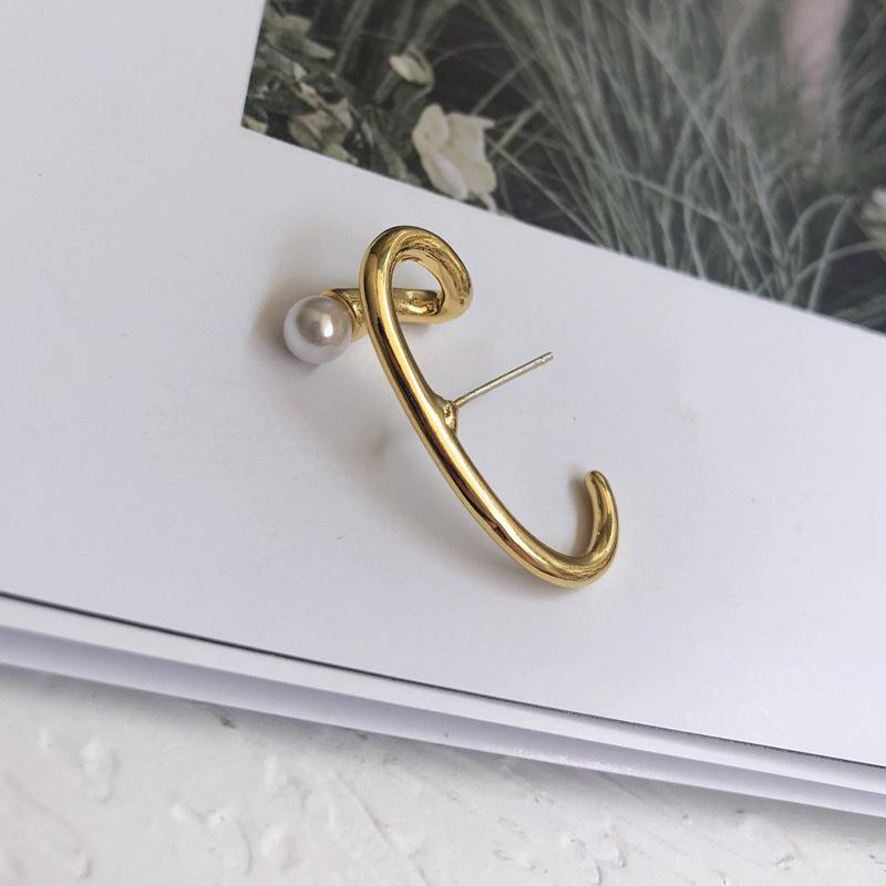 Simple Metal Linear Irregular Stud Earrings for Women Personality White Imitation Pearl Geometric Earrings Design Sense Jewelry