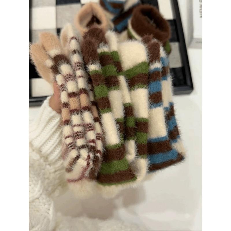 Autumn and Winter Warm Plush Socks, Mink Fleece Retro Color-blocked Striped Thickened Fleece Postpartum Socks for Girls