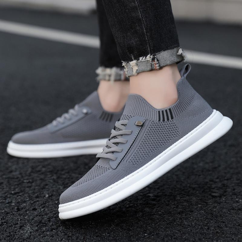 Herrenschuhe Sommer Neue Board-Schuhe Atmungsaktive Dünne Mesh-Schuhe Einschlupf Sportschuhe und Freizeitschuhe