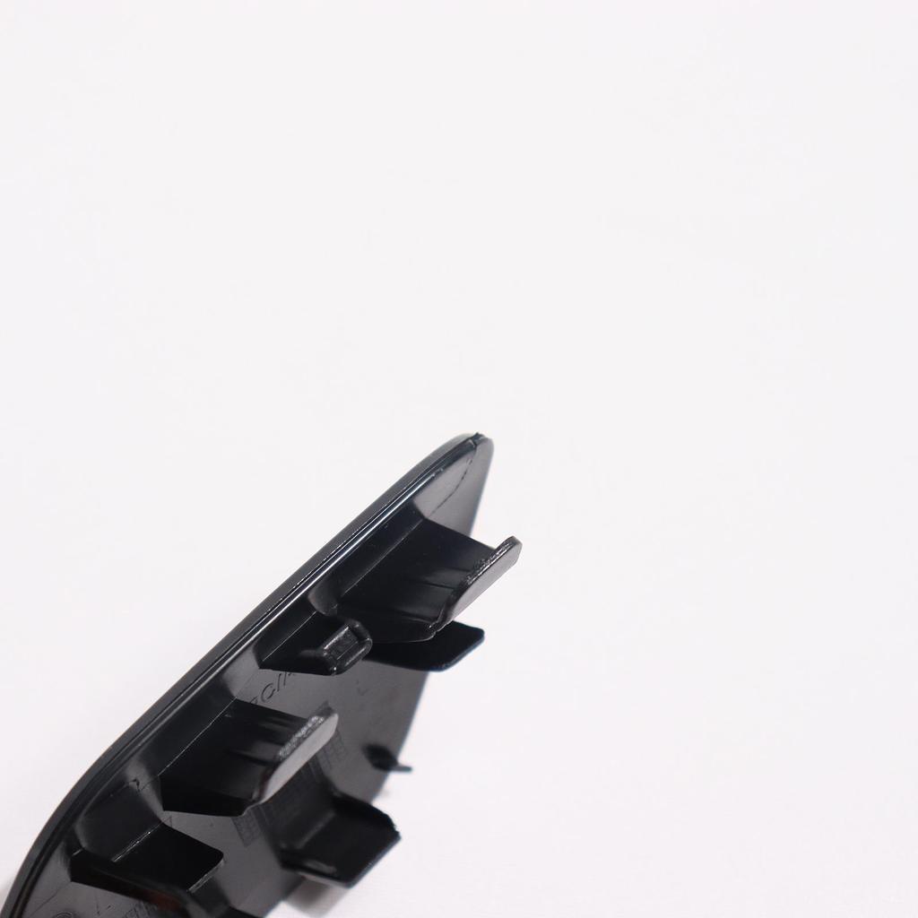 Mercedes-Benz Klasa E Pokrywa Haka Holowniczego Przedniego Zderzaka 2128152422