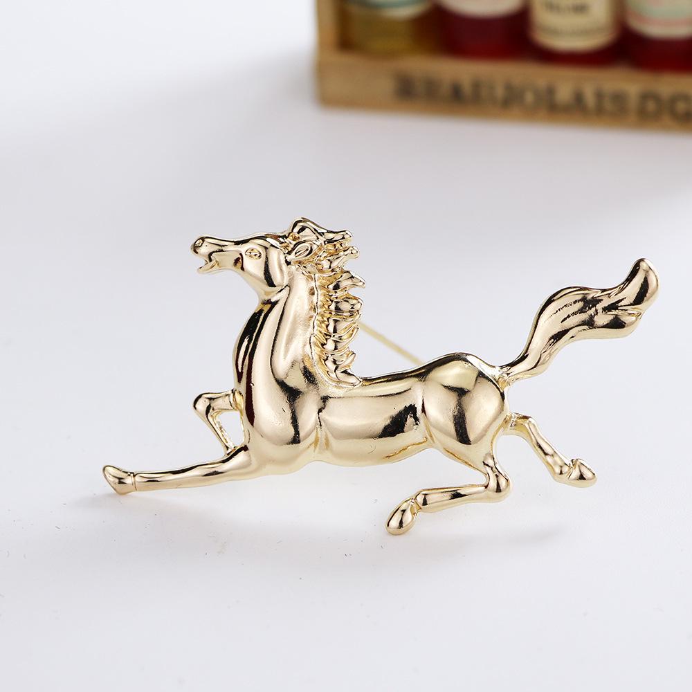 Retro Zodiac Galloping Horse Brooch: Three-Color Enamel Pin Accessory for Men