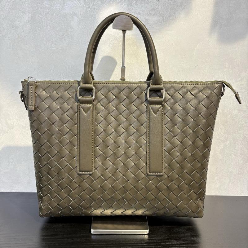 2026 new leather women's bag handwoven men's and women's same briefcase fashionable retro shoulder handbag cross-border