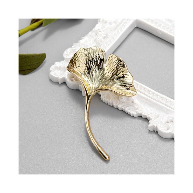 Women's Vintage Ginkgo Leaf Brooch, Elegant and Stylish, Suitable for Weddings and Parties