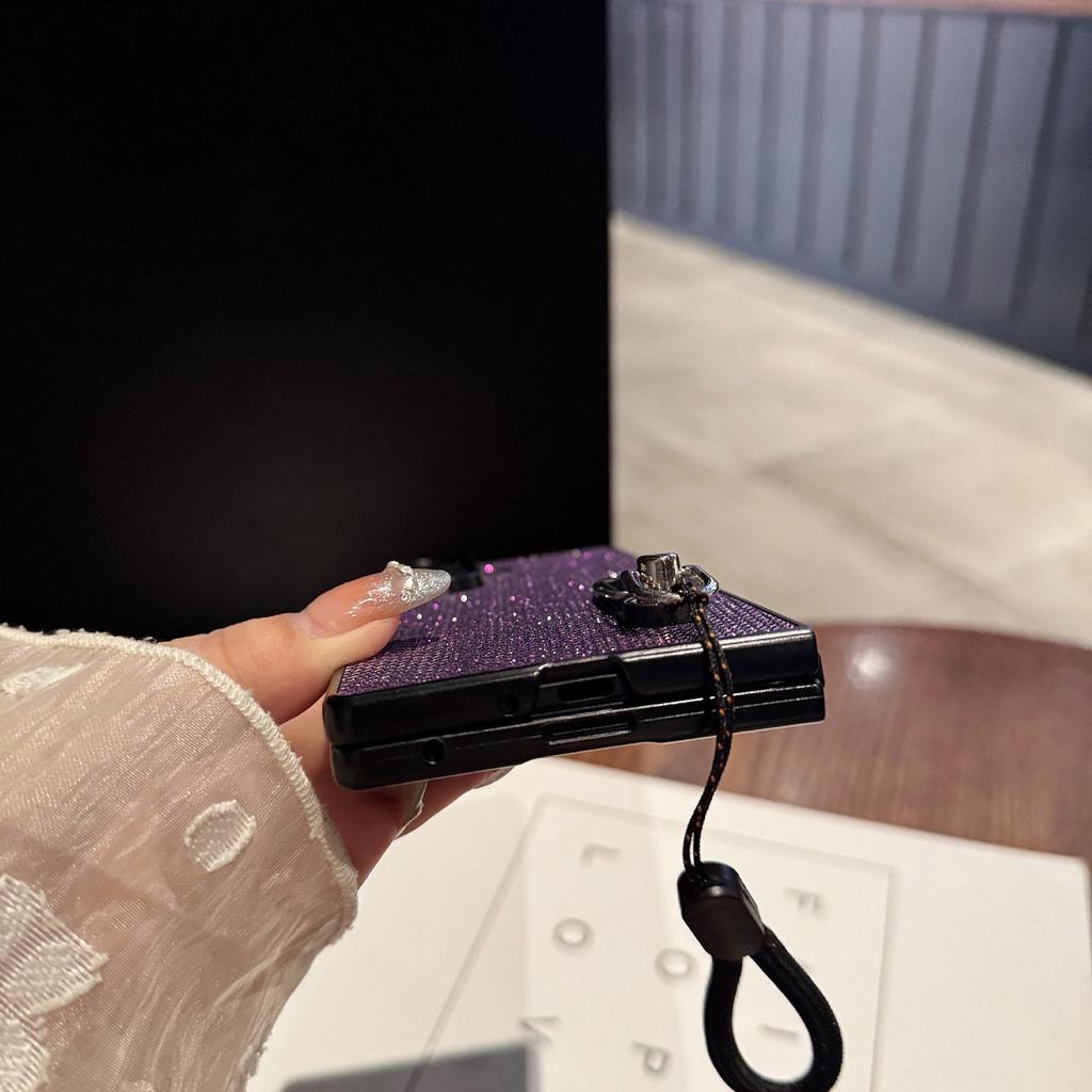 Funda con cordón de cuero brillante para Z Flip7: A Prueba de Caídas, Moderno y Protector