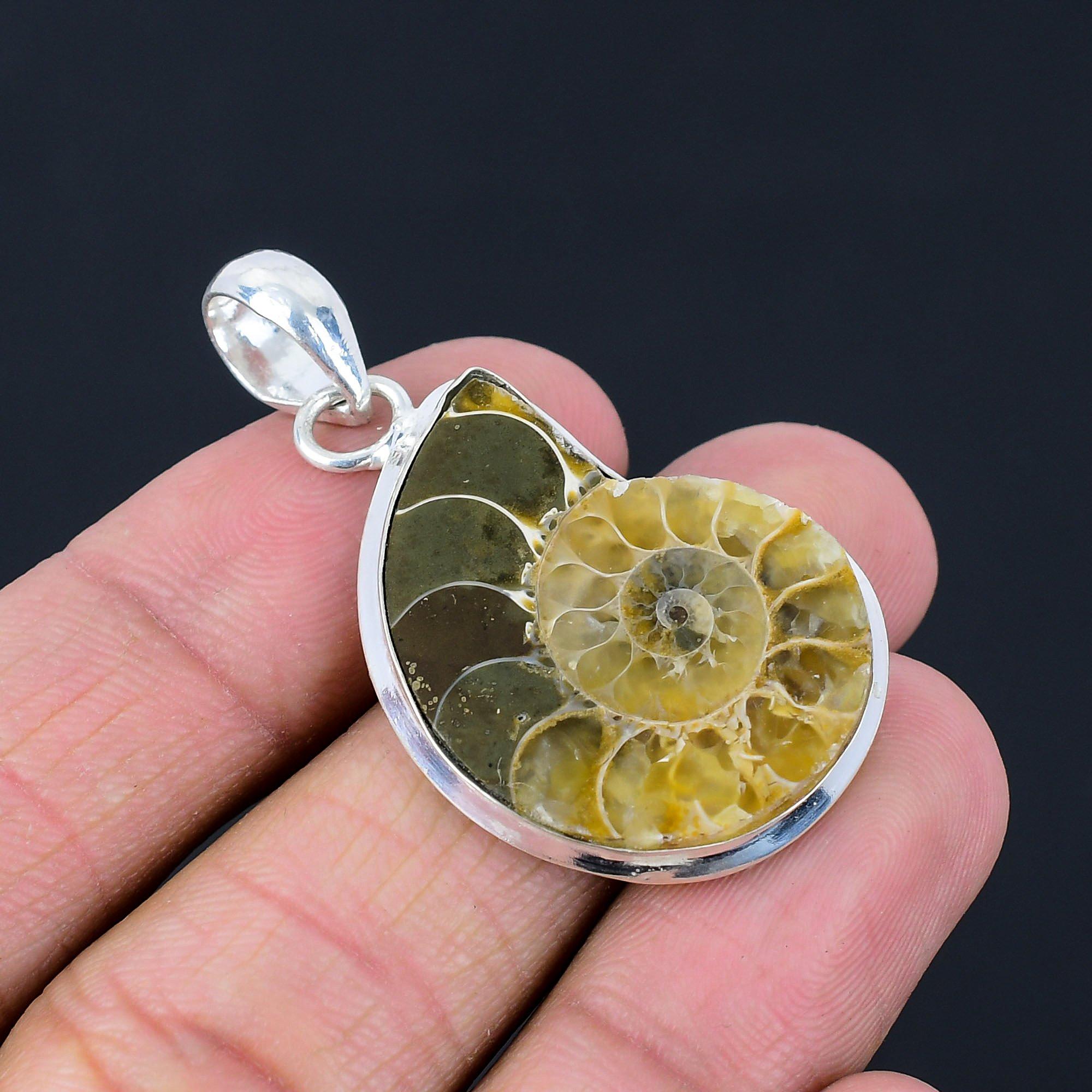

Ювелирный кулон ручной работы из стерлингового серебра 925 пробы с аммонитом и ископаемым драгоценным камнем 1,77 дюйма