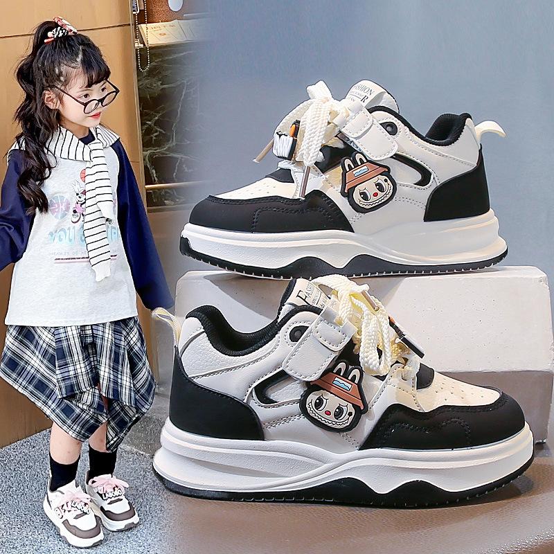 Chaussures de skate pour enfants nouveau printemps et automne 2025 confortables respirantes garçons et filles chaussures décontractées mignonnes chaussures de sport tendance camarades de classe