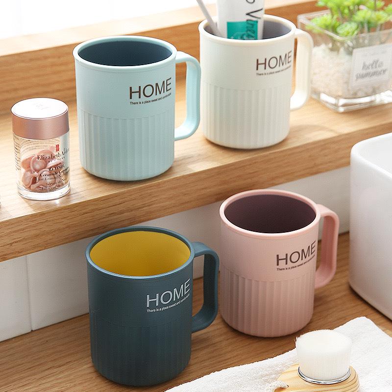 Pair of Simple Household Toothbrush and Mouthwash Cups with Creative Holder