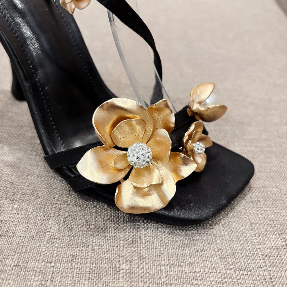 2024 Sommer Stiletto Knöchelriemen Metallblumen Sandalen
