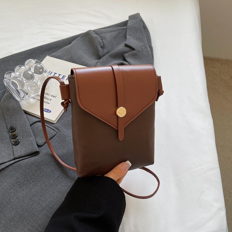 Fashion and lightweight, personalized niche design, beautiful new spring simple leisure trend mobile phone bag, messenger bag