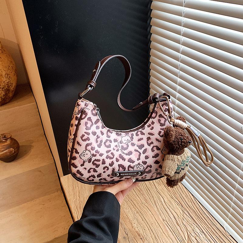 

Fashion casual retro simple dumpling bag autumn and winter new shoulder bag 2025 trend personality women s messenger bag Without pendant розовый