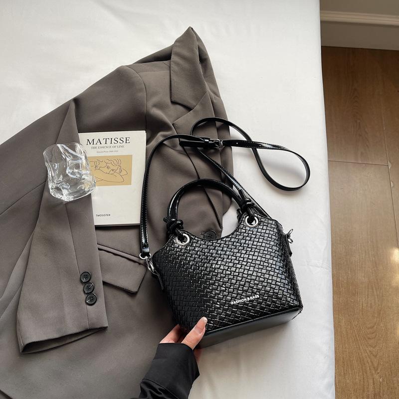 Premium sense bag women 2025 new popular bucket bag fashion versatile shoulder bag commuter messenger hand bag