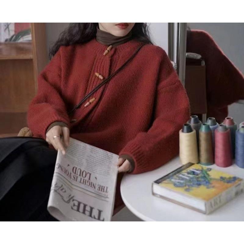 Winter new round neck loose design wooden button sweater jacket women's lazy wind knitted cardigan tide
