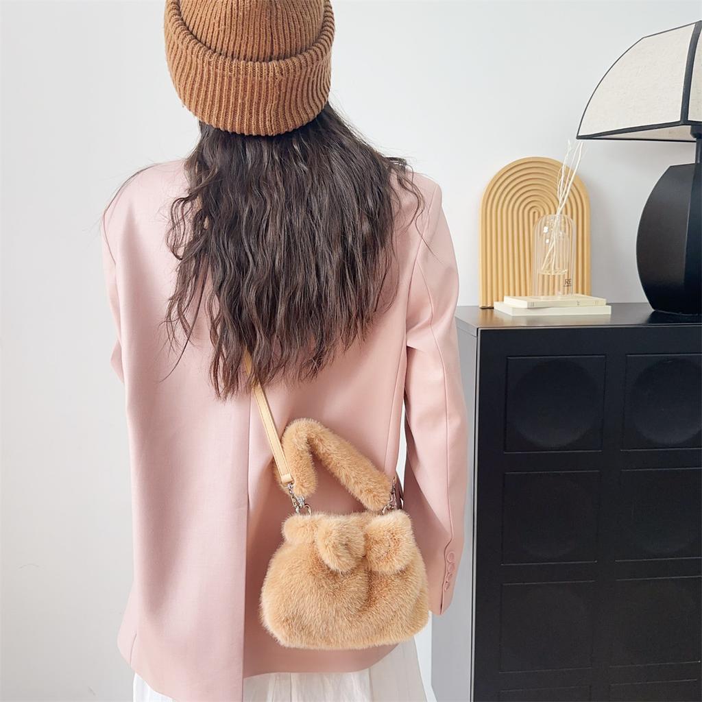 Cute Ball Faux Fur Shoulder Bags for Women Winter Furry Bowknot Bucket Crossbody Bag Solid Color Female Soft Plush Handbags