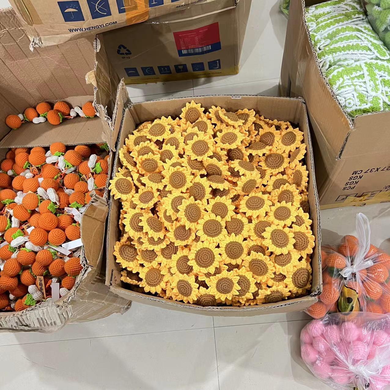 

Подвески ручной работы из шерсти с фруктовой тематикой: Украшения из хурмы, арахиса, яблока, клубники, персика