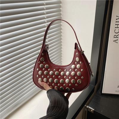 Beliebte Nieten-Halbmond-Teigtaschen-Taschen für Damen, neue trendige Damen-Taschen für Arbeit, Pendeln, Unterarm-Schultertaschen
